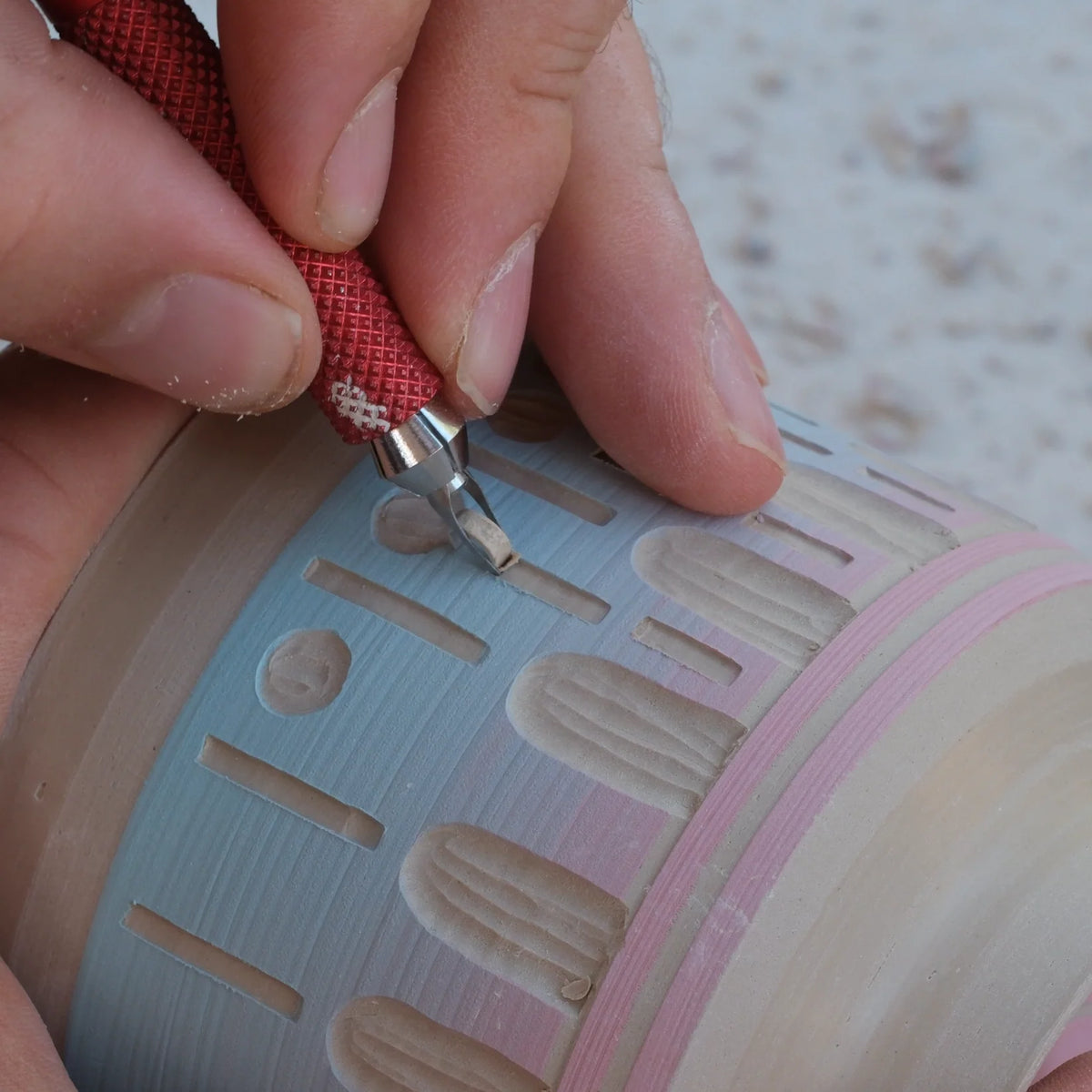 Carving oval and rectangular marks into a banded pot with a BuschKraft Dragonfly blade