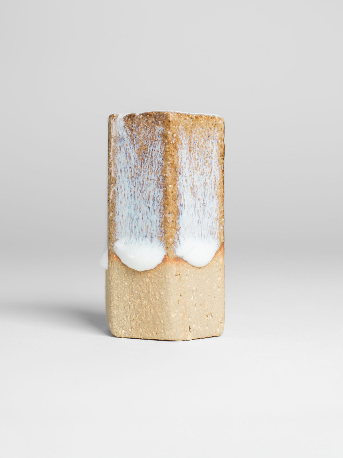 Snow Drift ceramic glaze with adjustable transparency, creating striking visual effects on coloured clay bodies like crank and stoneware.