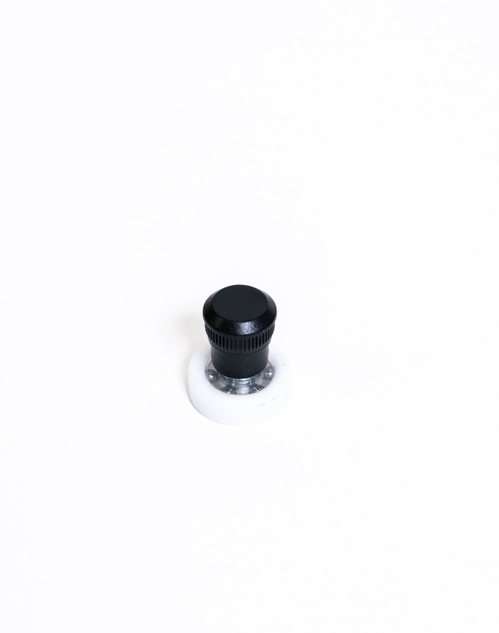 Black knurled spinner knob with its chrome bearing collar, disc base seen flat on