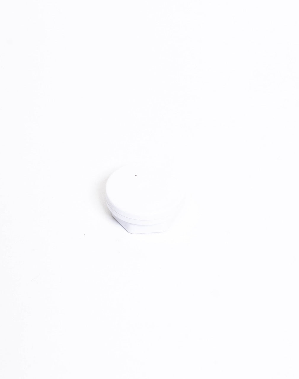 White plastic trimming spinner, a low two-part disc with a rounded top
